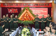 Defense Minister visits military press agencies on Vietnam Revolutionary Press Day